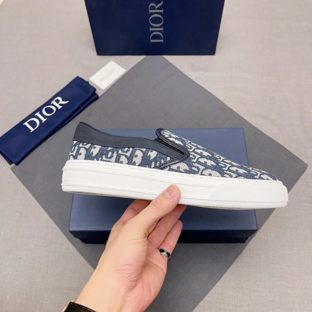 P380, Dior series casual shoes 👟🔥[Dior] Dior's new casual men's shoes are launched in Hong Kong counters. Official website 1:1 production. Original Italian materials. Designed by European and American masters. Perfect shape to create counter quality, solid color rubber wear-resistant outsole and classic dazzling head! Super versatile and very comfortable. High-end without losing taste, fashionable and novel! ! Absolute focus! Code number: 38-44, four colors available (45 can be customized, cannot be returned or exchanged) No. 005